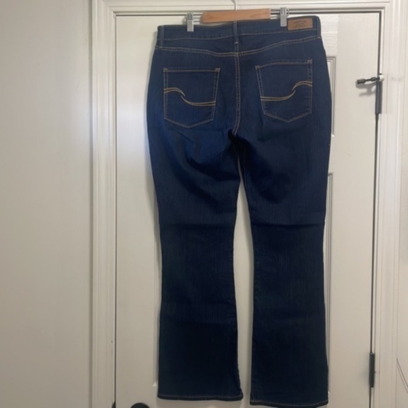 Signature by Levi’s Strauss bootcut blue jeans NWT Sz 14M - Picture 1 of 9